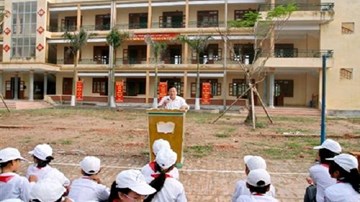 Bộ GD&ĐT nhận đơn cầu cứu vụ học sinh bị thôi học vì... đái bậy