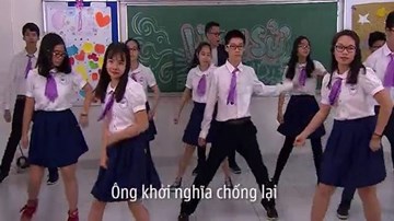 Thầy trò cùng nhảy múa trong tiết học Lịch sử gây sốt