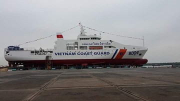Tàu CSB hiện đại nhất VN rẽ biển làm nhiệm vụ