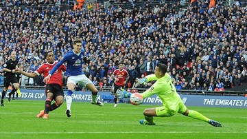 Martial bùng nổ, MU vào chung kết FA Cup ngoạn mục