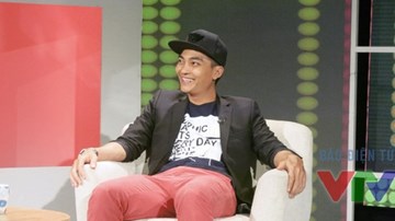 Khương Ngọc tiết lộ mánh để có nụ hôn dài... khủng khiếp