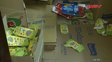 Bắt 10 tấn bánh kẹo làm lại hạn sử dụng