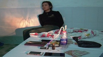 Đôi nam nữ rủ nhau vào khách sạn 