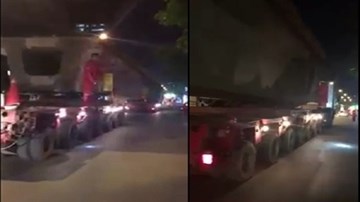 Xe tải 136 bánh chạy trên đường phố Hà Nội