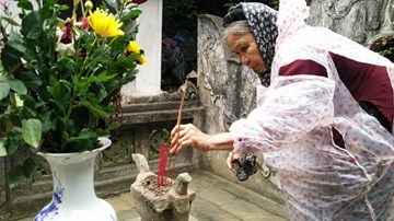 Cụ bà 91 tuổi kể lịch sử bằng… thơ