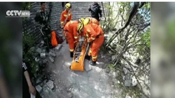 Du khách thoát chết thần kỳ khi rơi xuống từ Vạn lý Trường thành