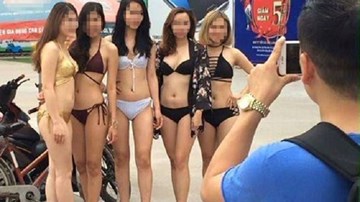 Báo châu Á xôn xao vụ mẫu Việt mặc bikini PR siêu thị