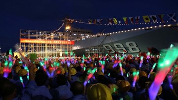 Trung Quốc đưa tàu chiến 20.000 tấn đến Trường Sa