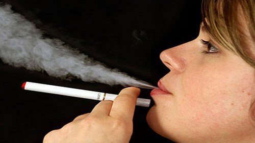 Mỹ cấm bán thuốc lá điện tử và xì gà cho trẻ vị thành niên