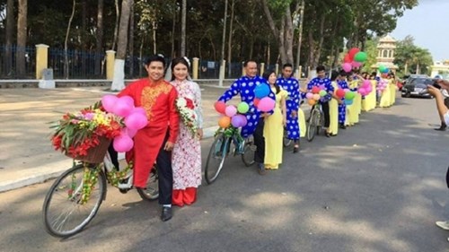 Rước dâu bằng xe đạp 