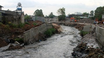 Bờ kè bạc tỷ sụp đổ sau... 1 tháng nghiệm thu