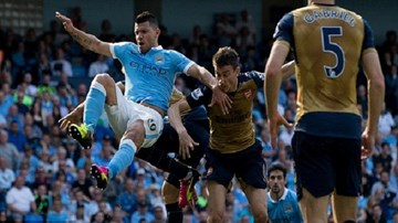 Hòa Arsenal, Man City run rẩy vì Man Utd