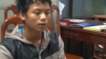 “Ma men” kẹp cổ, đổ “thuốc độc” vào miệng vợ