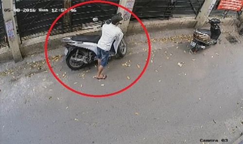 Trộm bịt mặt bẻ khóa xe SH trong 3 giây ở Hà Nội
