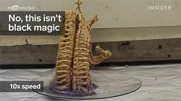 Phản ứng hóa học ‘con rắn của Pharaoh’ khiến người xem nổi da gà