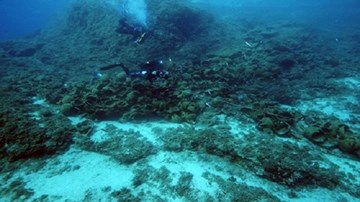Phát hiện kho báu đồ cổ hơn 1.600 năm tuổi dưới đáy biển Địa Trung Hải