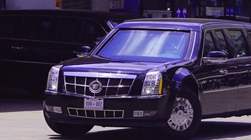 Cadillac One của Tổng thống Mỹ đi nạp nhiên liệu ở Sài Gòn