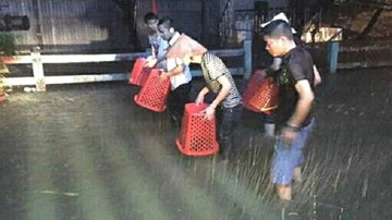 Hà Nội ngập nặng, giao thông hỗn loạn