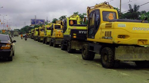 Đại gia Sơn La chơi trội rước dâu bằng 20 máy xúc