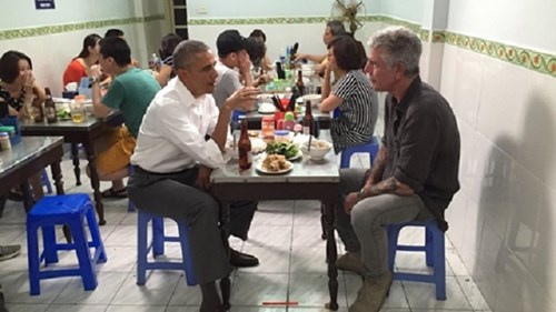 Đầu bếp Bourdain chia sẻ “6 sự thật về bữa ăn với ông Obama”
