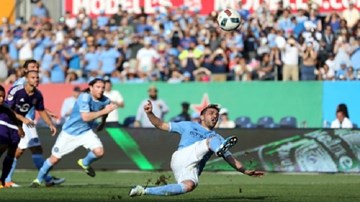 Pha đá penalty tệ nhất quả đất của David Villa