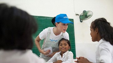Clip: Toàn cảnh Katy Perry ghé thăm Ninh Thuận, Việt Nam