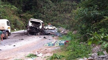 Nổ xe khách tại Lào: Lái xe và phụ xe ra đầu thú