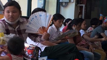 Nắng nóng như thiêu đốt, người già và trẻ nhỏ dồn dập nhập viện