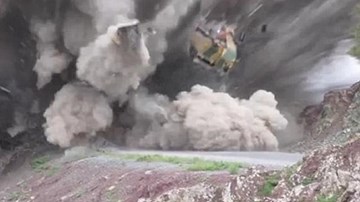 Xe quân sự Thổ Nhĩ Kỳ đè mìn nổ tan tành