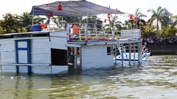 Tàu bị lật trên sông Hàn đã hoạt động 