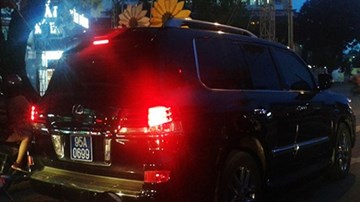 Tổng Bí thư yêu cầu kiểm tra vụ Phó Chủ tịch Hậu Giang đi xe Lexus