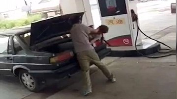 Đánh vợ dã man rồi nhét vào cốp ô tô