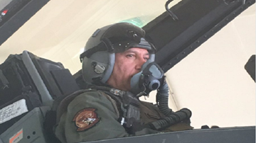 Bộ trưởng quốc phòng Iraq đích thân lái chiến cơ dội bom diệt IS