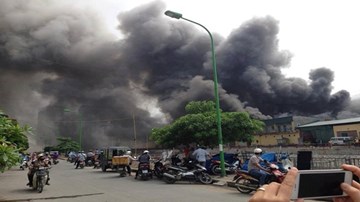 Hàng chục nhân viên tháo chạy trong vụ cháy văn phòng