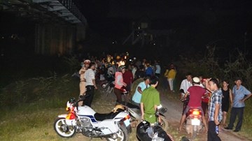 Anh em song sinh giết người rồi xác thả trôi sông