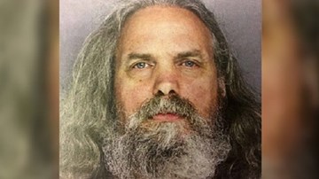 Mỹ bắt cặp vợ chồng dùng con gái làm “quà tặng”