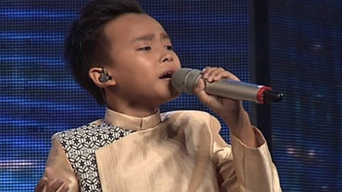 Hồ Văn Cường lần đầu hát cải lương khiến Tóc Tiên ngơ ngẩn