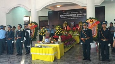 Cử hành lễ tang Đại tá phi công Trần Quang Khải