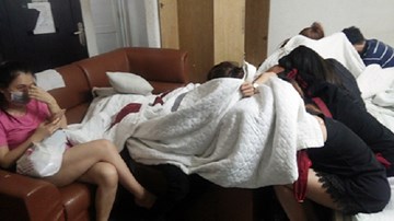 Đột kích 9 khách sạn, phát hiện gần trăm nam nữ đang 
