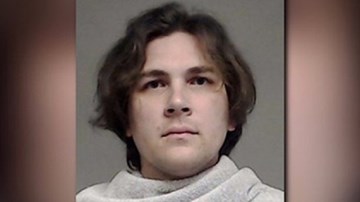 Bị buộc tội ngộ sát vì cho con vào tủ lạnh sơ cứu say nắng