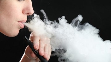 Nở rộ trào lưu sử dụng thuốc lá điện tử Vape trong giới trẻ