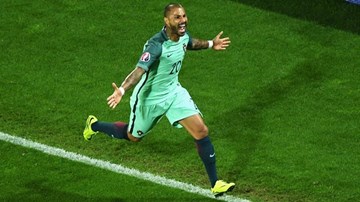 Ronaldo tịt ngòi, Bồ Đào Nha ăn may phút cuối