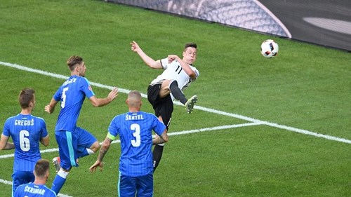 Đè bẹp Slovakia, 