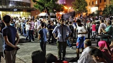 Khoảnh khắc chạm mặt khủng bố tại sân bay Istanbul