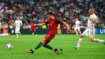 Quay chậm pha bỏ lỡ khó tin của CR7