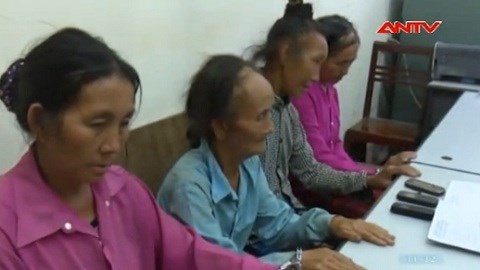 Cụ bà đi xuyên rừng mua ma túy về làm giàu