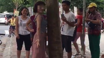 Hành động lạ của thiếu nữ đi xe SH bên gốc cây gây tranh cãi