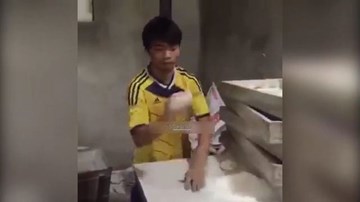 Chàng trai Việt làm bánh mì siêu tốc gây sốt