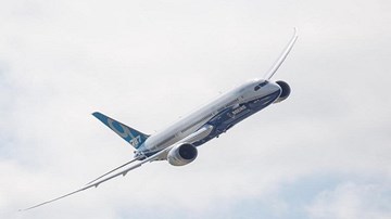 Phi công Nhật lái Boeing 787-9 Dreamliner nhào lộn như chiến đấu cơ