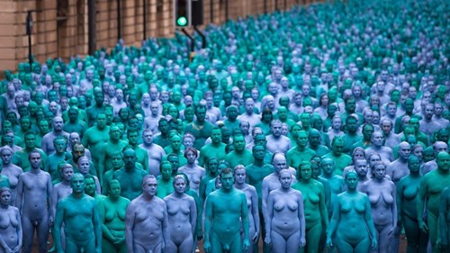 Hàng nghìn người Anh khỏa thân chụp ảnh vì nghệ thuật